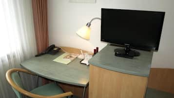 Minibar, bureau, espace de travail pour ordinateur portable