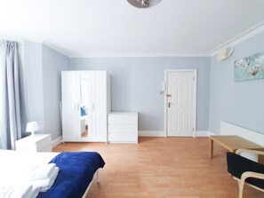 Studio (1 Bedroom) | 1 makuuhuone, silitysrauta/-lauta, ilmainen Wi-Fi, vuodevaatteet