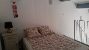 1 habitación, tabla de planchar con plancha y wifi gratis 
