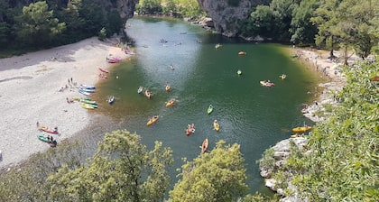 SEHR SCHÖNES HAUSZENTRUM VALLON PONT D'ARC 2/4 PERSONEN KLIMAANLAGE PARKPLATZ