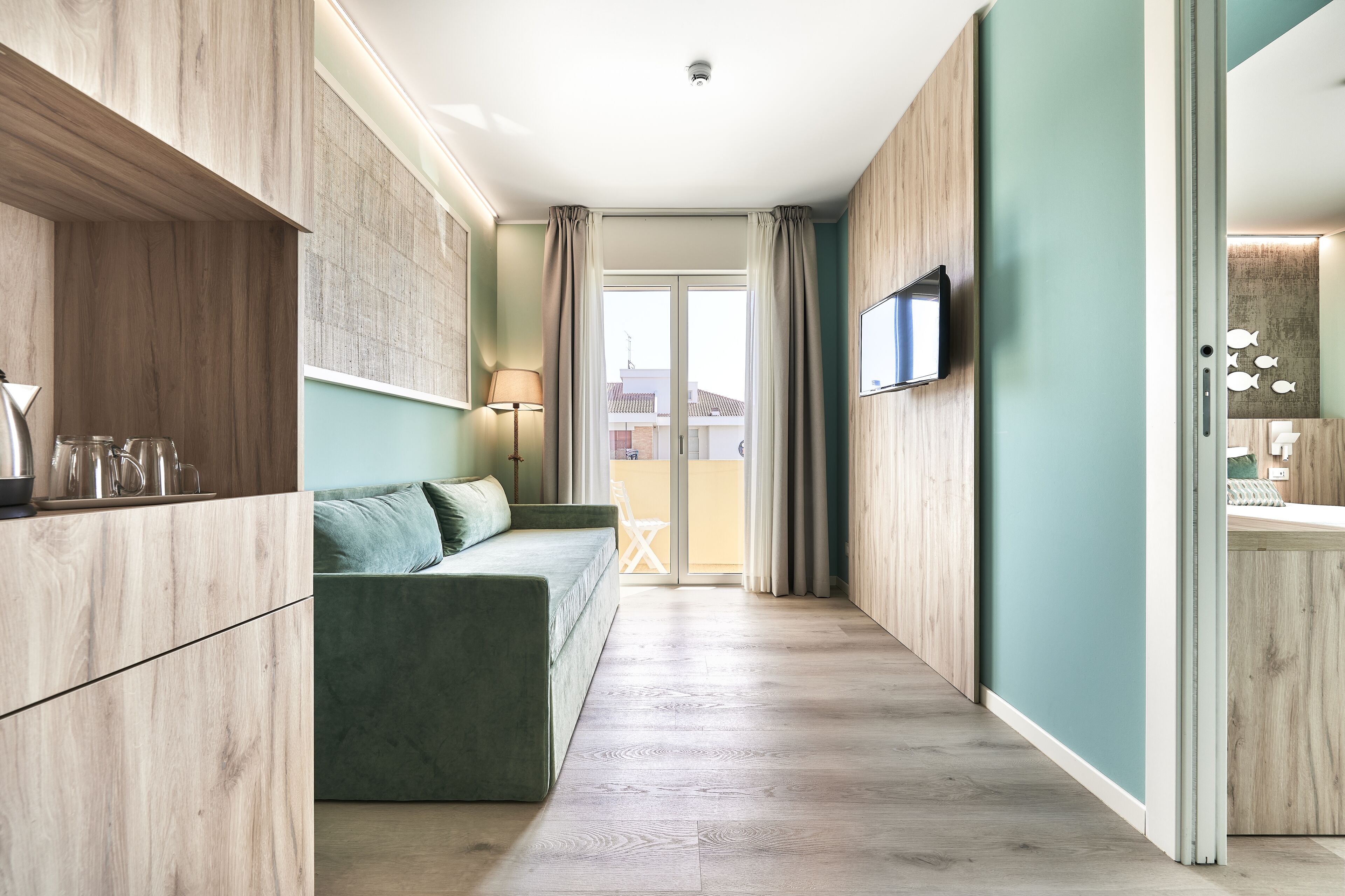 premium studio suite | bathroom | shower, hair dryer, bidet, towels