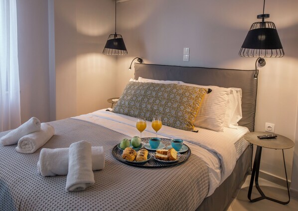 2 bedrooms, in-room safe, desk, iron/ironing board