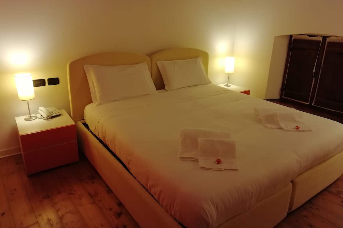 Family Quadruple Room | Desk, cots/infant beds, free WiFi, bed sheets