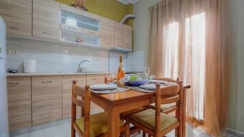 Appartement, 2 chambres | Restauration dans la chambre