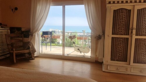 VILLA DEL ARTE, merinäköala, uima-allas ja grilli