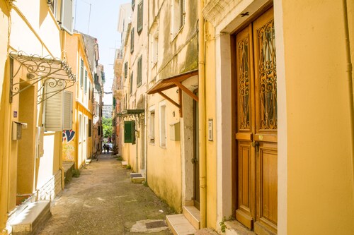 Andrew's Old Town Apartment  by CorfuEscapes