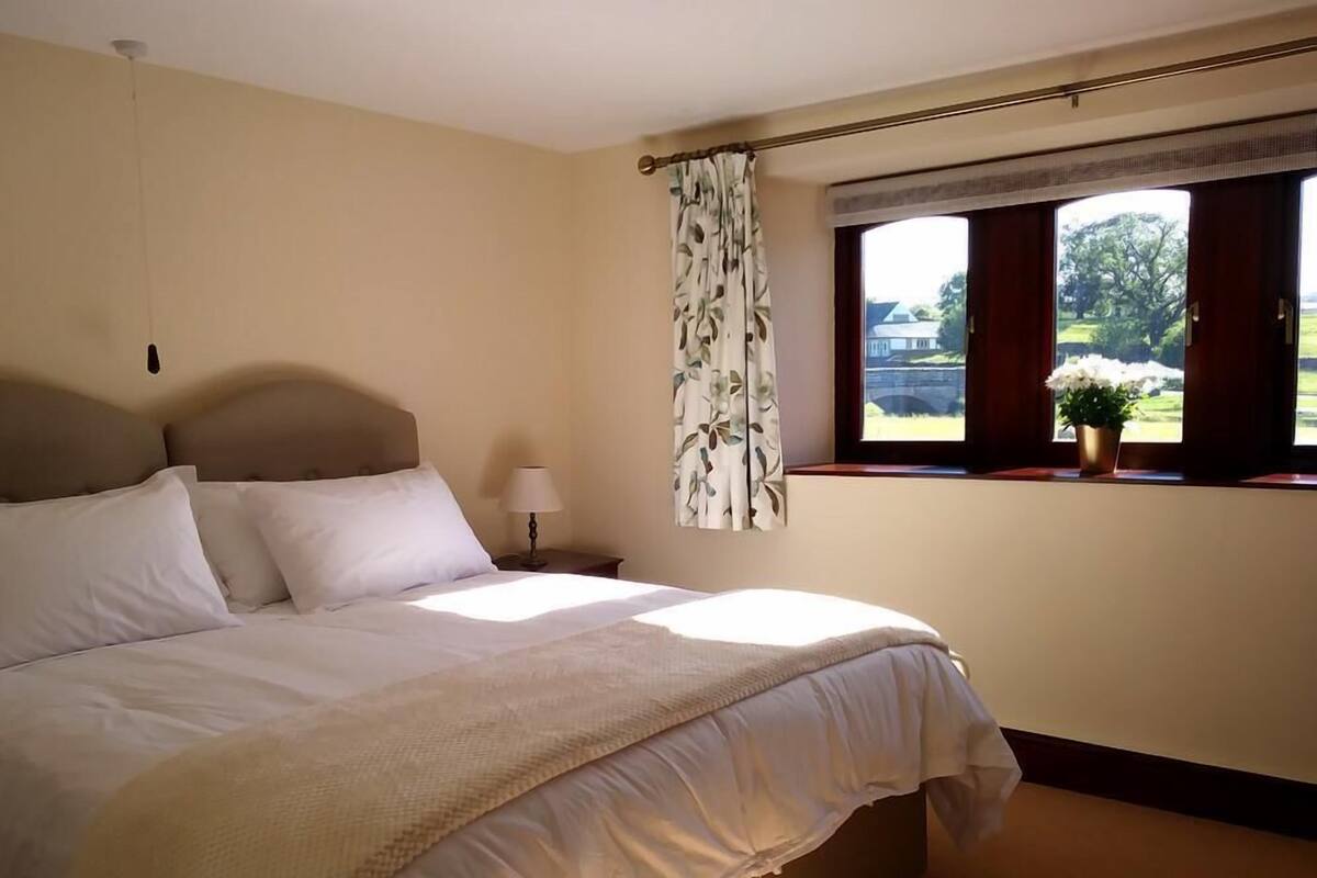 Habitación con 1 cama matrimonial o 2 individuales | Ropa de cama de alta calidad y decoración personalizada