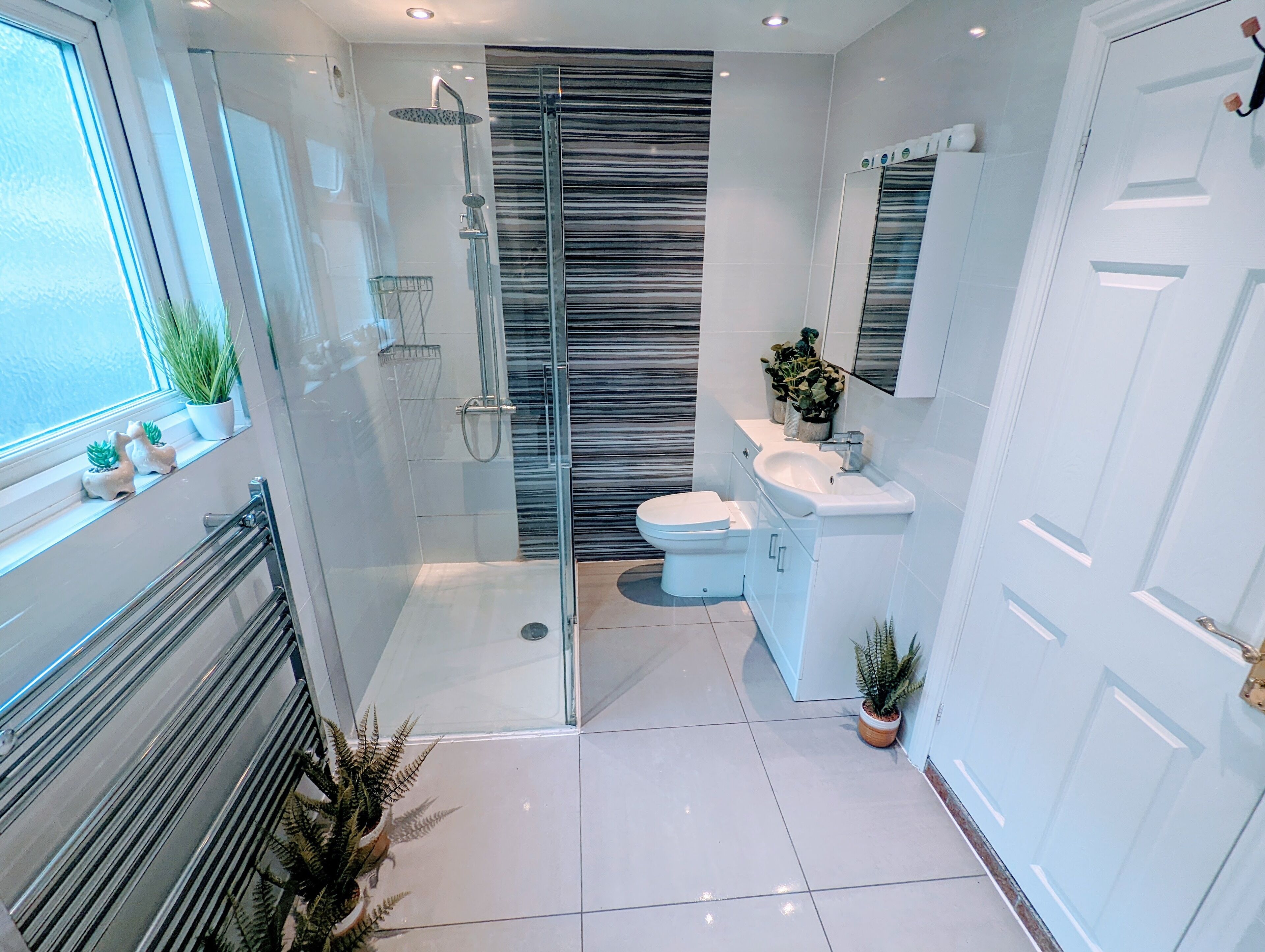 Deluxe huis, 6 slaapkamers | Badkamer | Een aparte badkuip en douche, een regendouche, gratis toiletartikelen