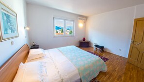 Huoneisto, 2 makuuhuonetta, tupakointi kielletty, kaupunkinäköala | 2 makuuhuonetta, työpöytä, silitysrauta/-lauta, ilmainen Wi-Fi