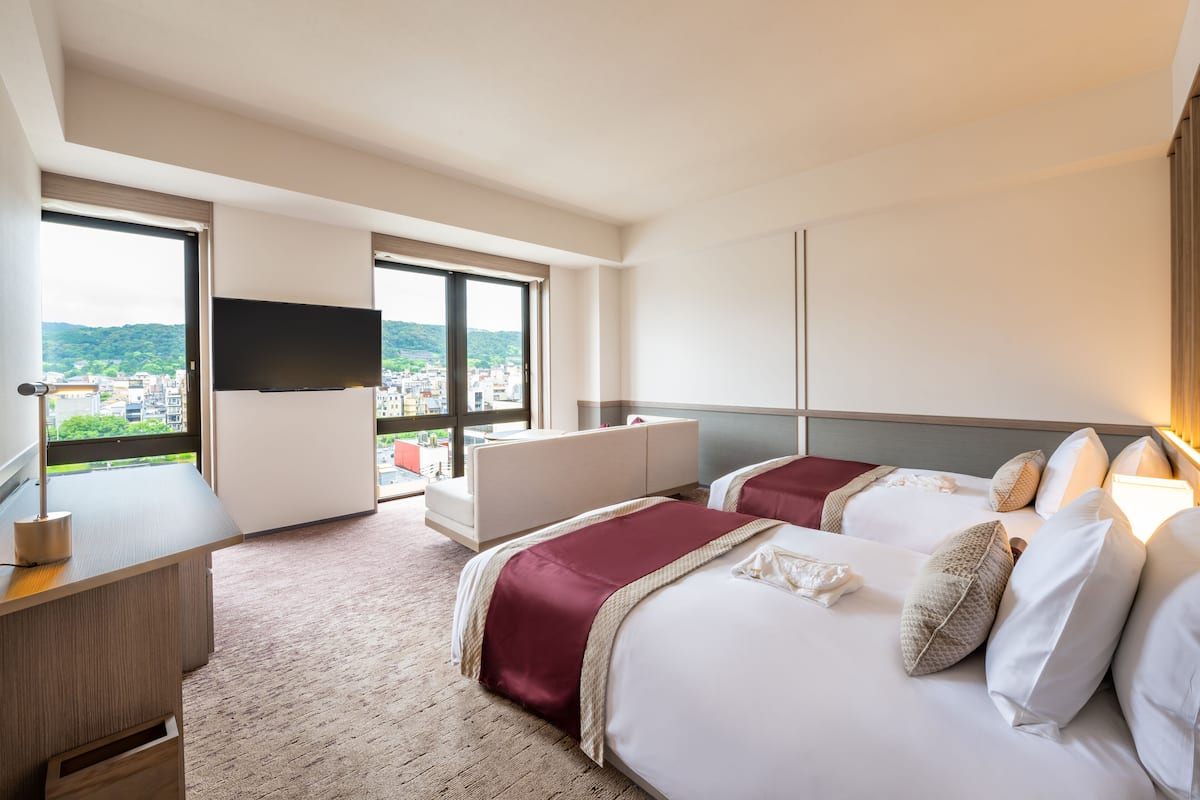 1 habitación, edredón y caja de seguridad en la habitación