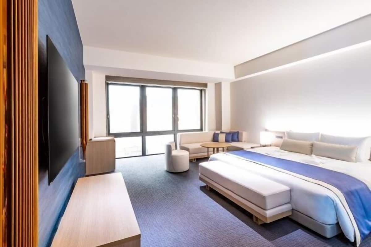 1 habitación, edredón y caja de seguridad en la habitación