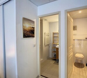 Hair dryer - Sunny Apartment with Balconies, Near Spa and Town Center (Lamalou-les-Bains)