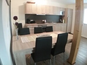 Huoneisto (Ground Floor 2 Left) | Ruokailu omassa huoneessa
