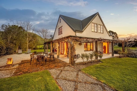 Exterior. Last Straw Cottage - Beautiful Straw Bale house in fantastic countryside.
