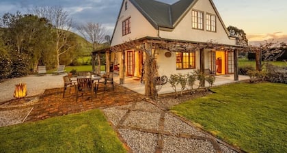 Last Straw Cottage - Beautiful Straw Bale house in fantastic countryside.