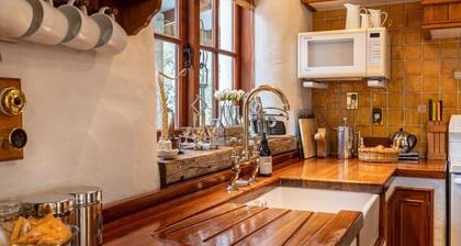 Last Straw Cottage - Beautiful Straw Bale house in fantastic countryside.
