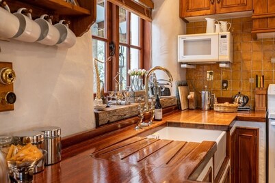Last Straw Cottage - Beautiful Straw Bale house in fantastic countryside.