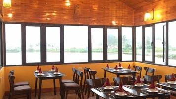 Desayuno completo incluido todos los días