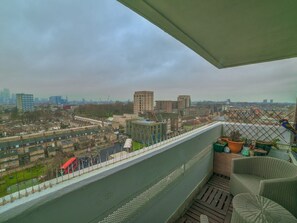 Apartment (1 Bedroom) | Balcony - 1 BR Limehouse Flat With Stunning Views of London! (London)