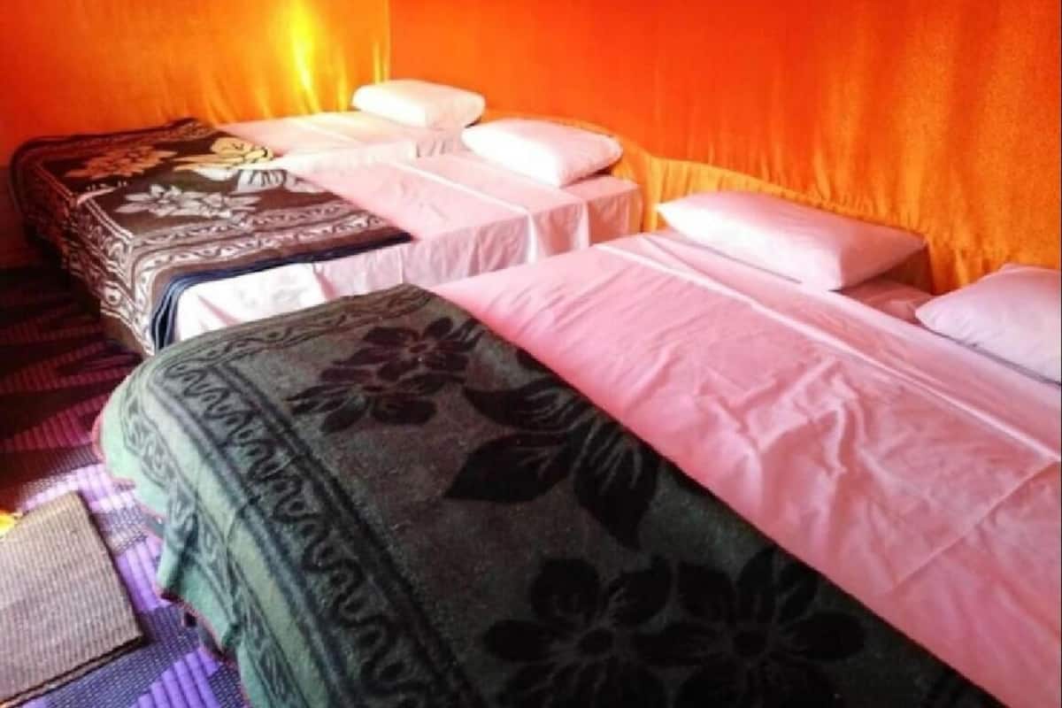 Tienda de campaña Deluxe, baño privado (4 Pax) | Escritorio, insonorización, camas extra y ropa de cama