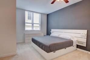 1 bedroom, iron/ironing board, free WiFi, bed sheets - New one bedroom in Lux condo, Casa Costa! (Boynton Beach)