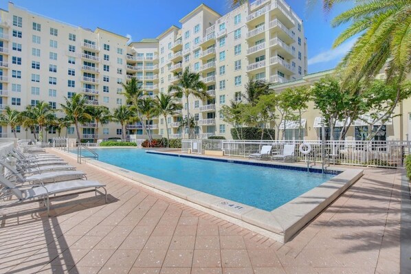 Pool - New one bedroom in Lux condo, Casa Costa! (Boynton Beach)