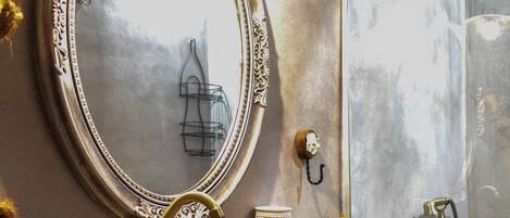 Studio, Ground Floor | Bathroom | Shower, free toiletries, hair dryer, slippers