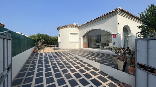 Terrace/patio - T-0120; Casa Jaster, beautiful small villa 800m from sand beach (Vergel)