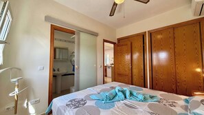 2 bedrooms, iron/ironing board, WiFi