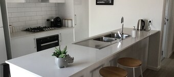 Warilla · Beach Retreat - Bright and Airy Townhouse