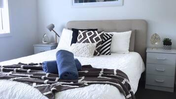 3 bedrooms, desk, iron/ironing board, free WiFi