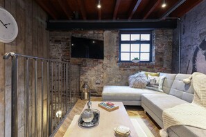 Apartment, 2 Bedrooms | Living room