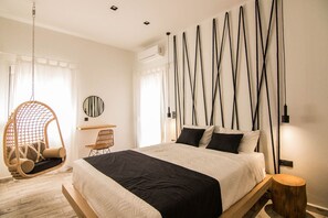 Appartement Familial | Espace de travail pour ordinateur portable, fer et planche à repasser