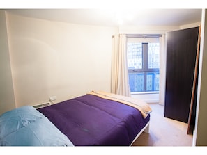 2 bedrooms, iron/ironing board, bed sheets