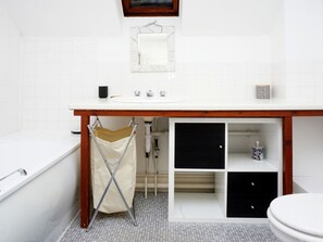 House (2 Bedrooms) | Bathroom - Lovely 2BR Home in Historic Old Headington nr. JR (Oxford)