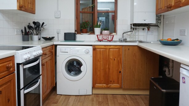 Rumah (2 Bedrooms) | Dapur pribadi | Lemari es, microwave, oven, dan kompor