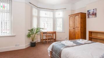 House (4 Bedrooms) | 4 bedrooms, desk, iron/ironing board, free WiFi