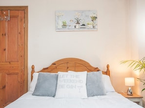 House (4 Bedrooms) | 4 bedrooms, desk, iron/ironing board, free WiFi