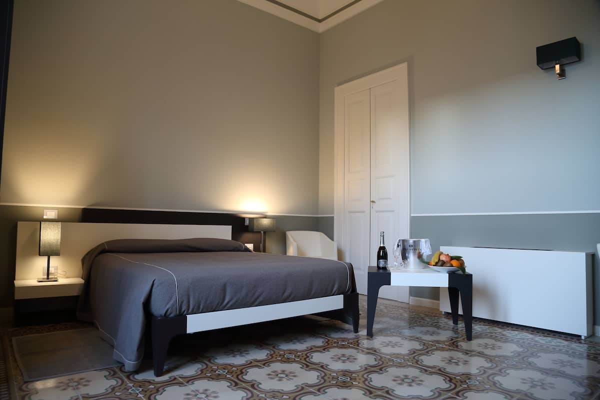 Suite | 1 bedroom, minibar, in-room safe, desk