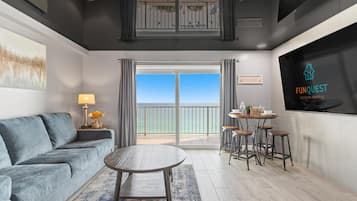 Leilighet, 1 kingsize-seng med sovesofa (The Summit 1217) | Oppholdsområde | Flatskjerm-TV