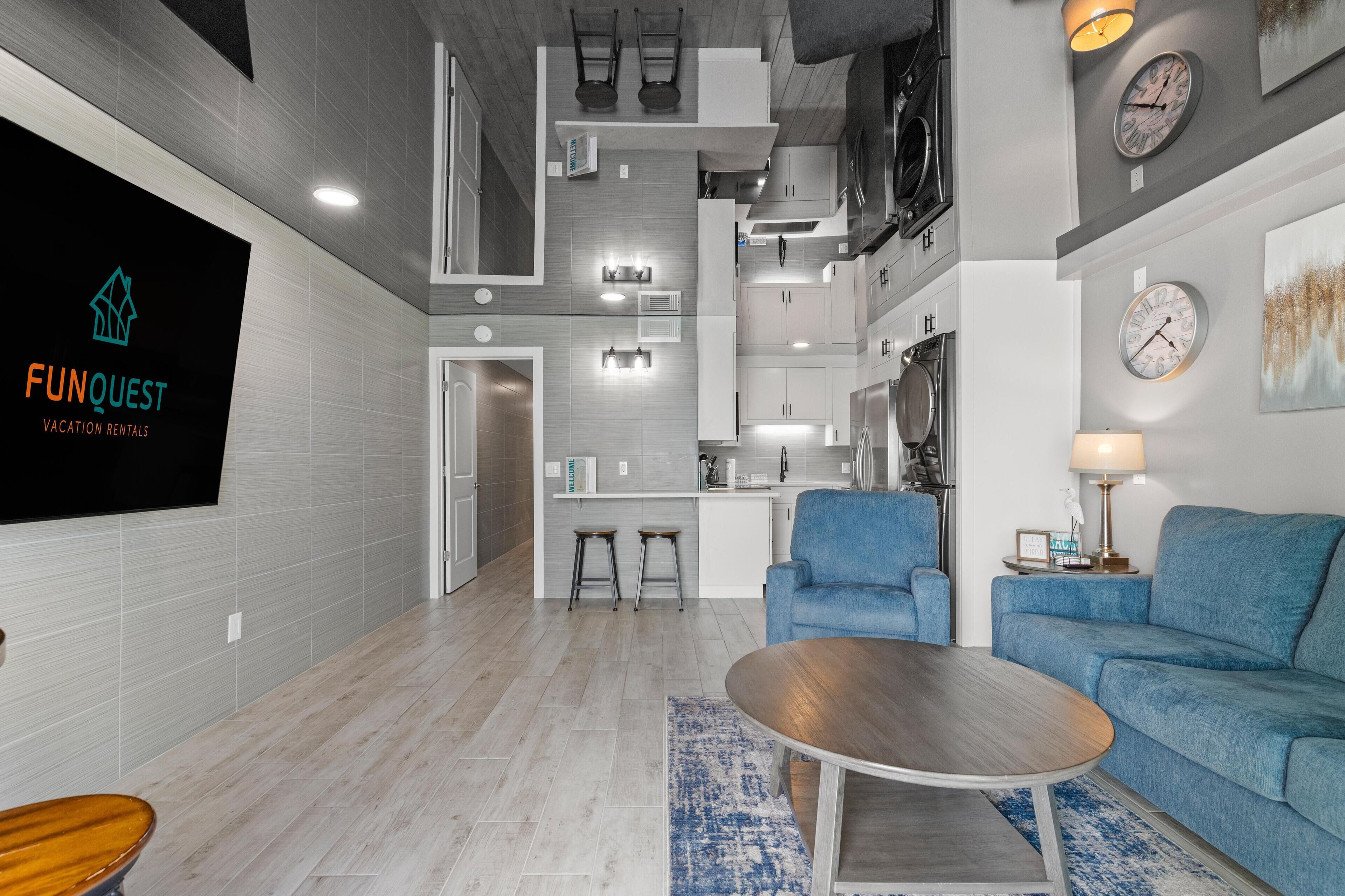 Leilighet, 1 kingsize-seng med sovesofa (The Summit 1217) | Oppholdsområde | Flatskjerm-TV