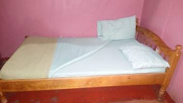 Single Room | Desk, free WiFi, bed sheets