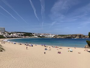 Plage à proximité, chaises longues