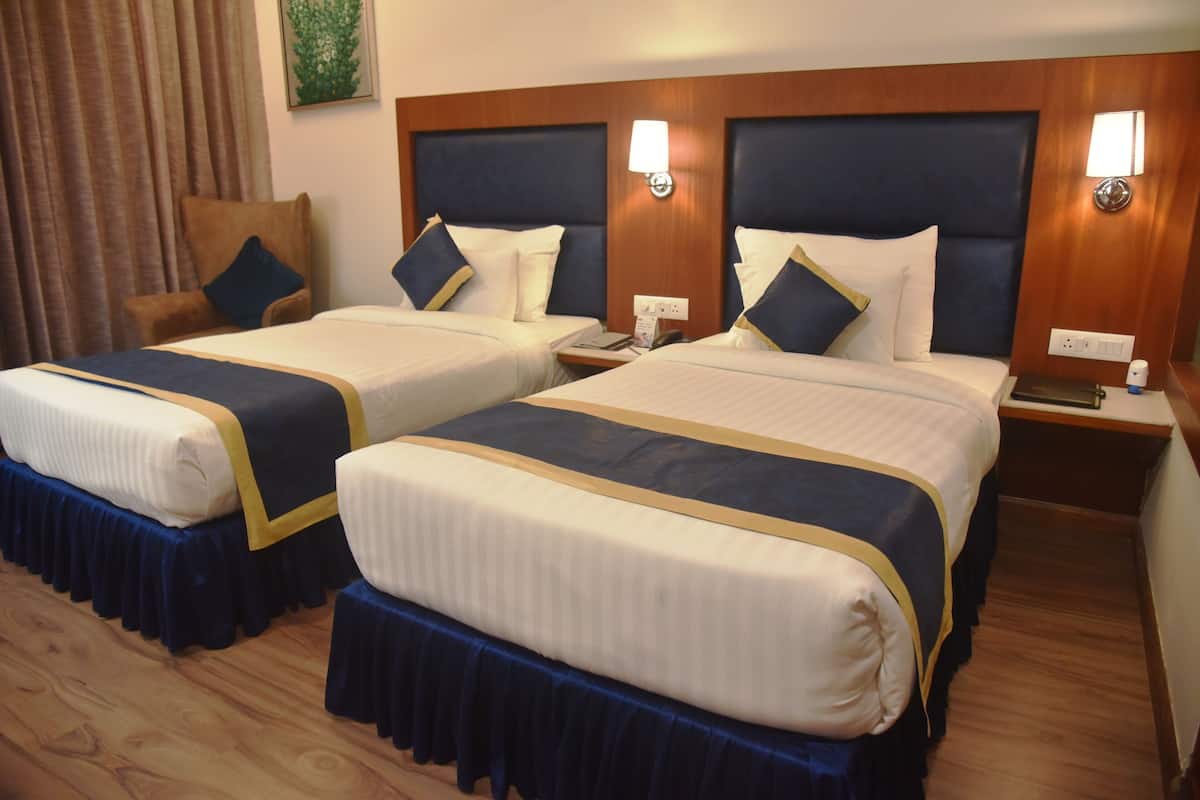 Business Twin Room | 1 bedroom, premium bedding, minibar, in-room safe