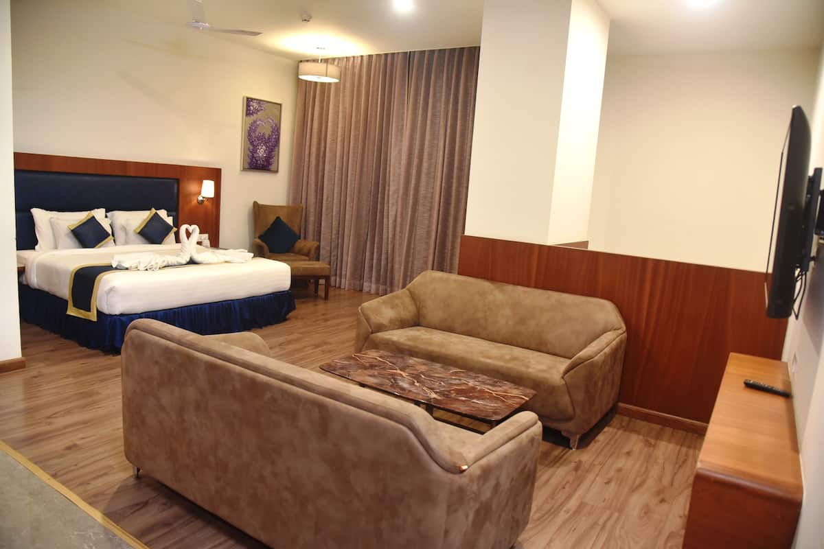 Elite Suite | 1 bedroom, premium bedding, minibar, in-room safe