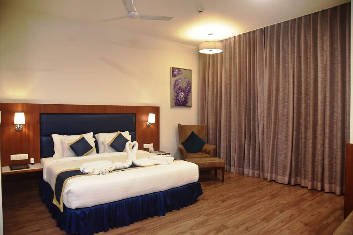 Executive Room, 1 Bedroom | 1 bedroom, premium bedding, minibar, in-room safe