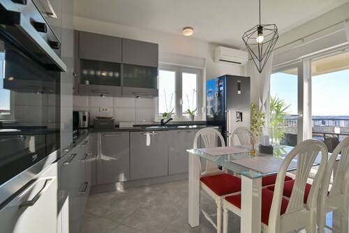 Modern holiday apartment only 6 km from Split Airport