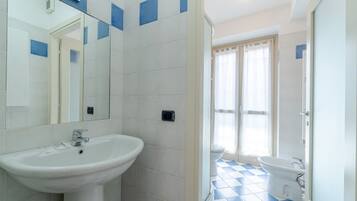 Doccia, asciugacapelli, bidet