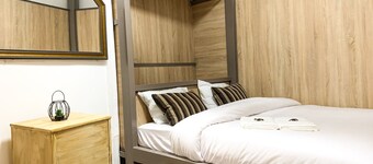 Charming Vintage 3-Bedroom Retreat in Downtown Lisbon – Sleeps 8!