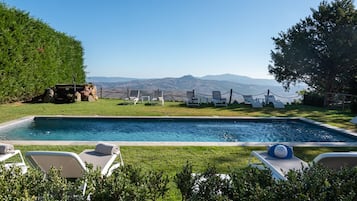 AuĂenpool, LiegestĂŒhle